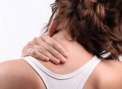 болит голова шея и левая рука