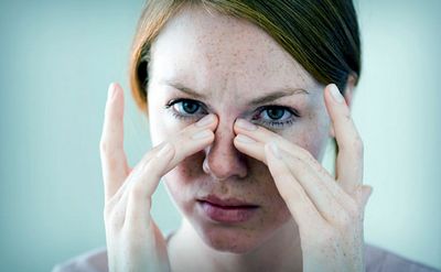 болит голова при шевелении